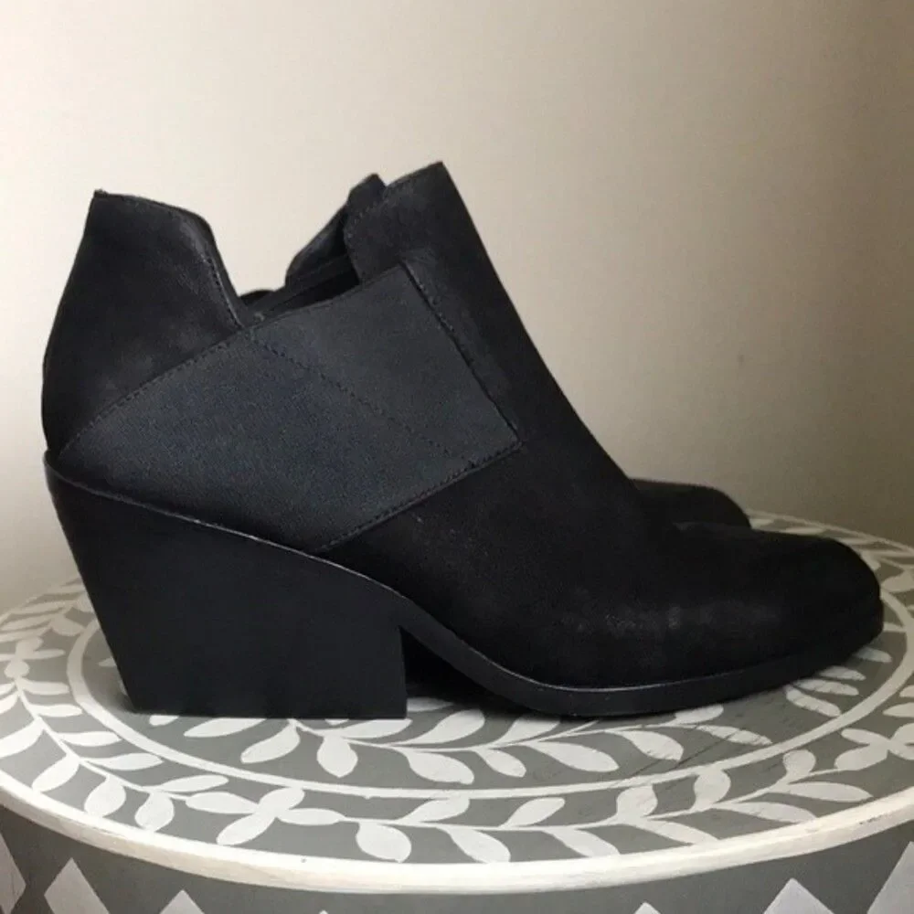 Eileen Fisher Black Leather Ankle Boots sz 7